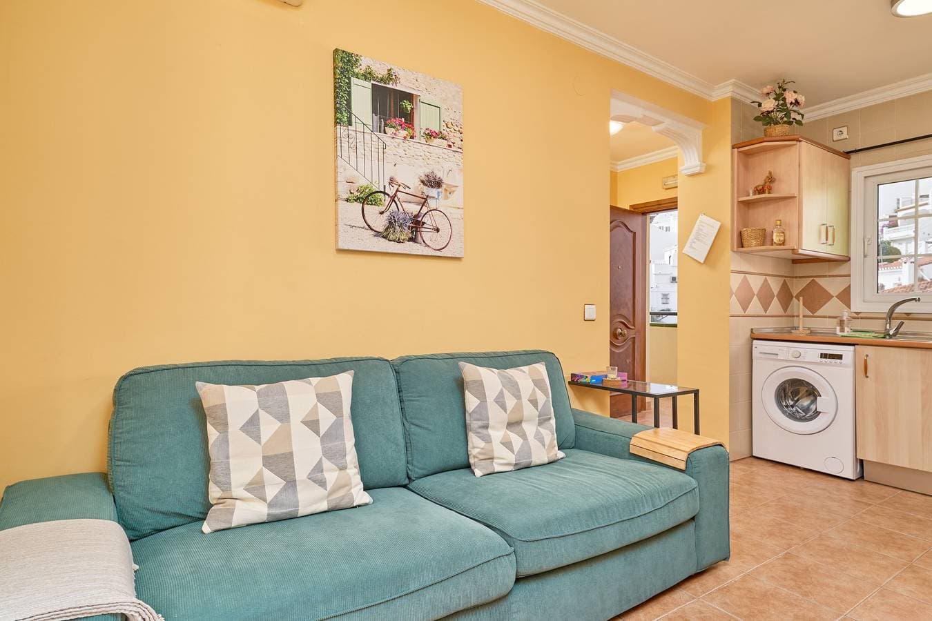 Foto 4 von 30: Apartment 'Burriana Beach Apt Nerja' mit Bergblick, WLAN und Klimaanlage
