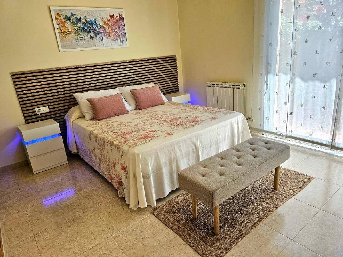 Foto 4 von 41: One-Bedroom House with Private Garden