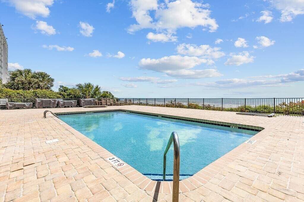 Foto 2 von 46: Renovated Condo with Gorgeous Ocean Views