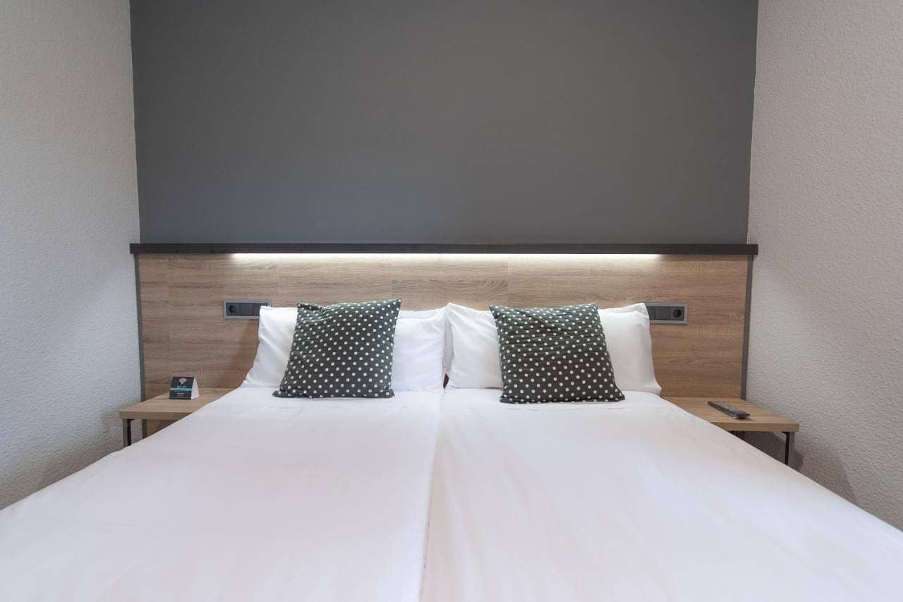 Foto 6 von 11: Economy Double or Twin Room