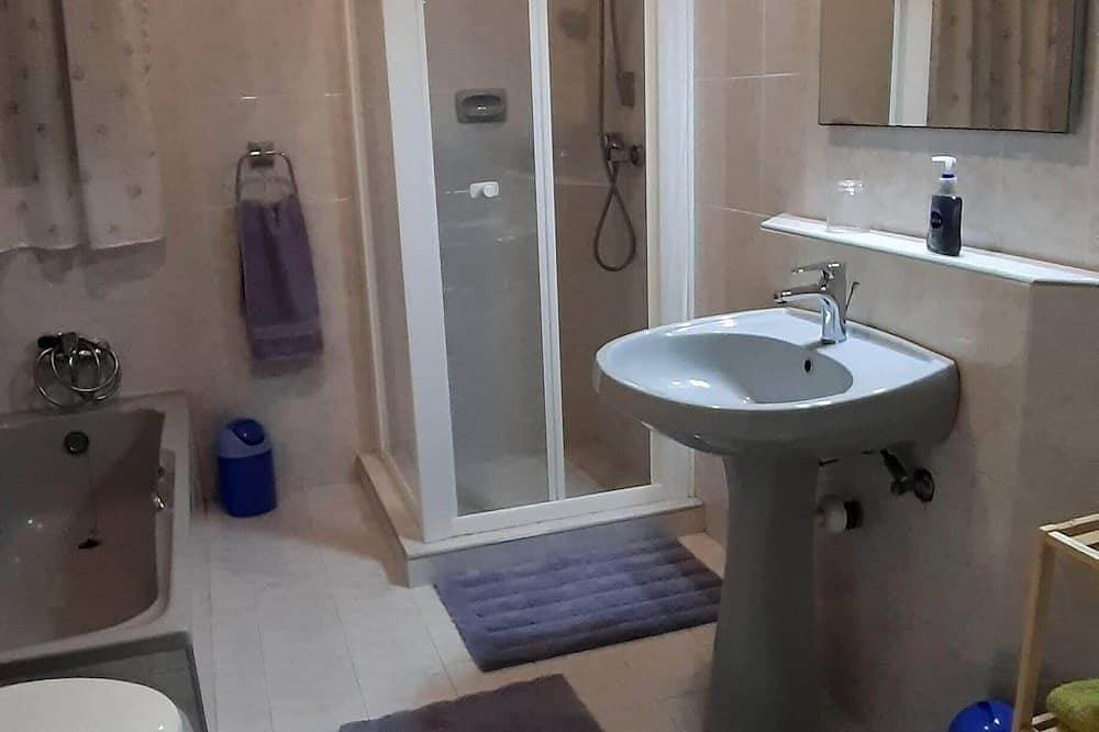 Foto 9 von 30: Superb & comfortable 2-bedroom villa apt sleeps 5, swimming pool, AC/WiFi