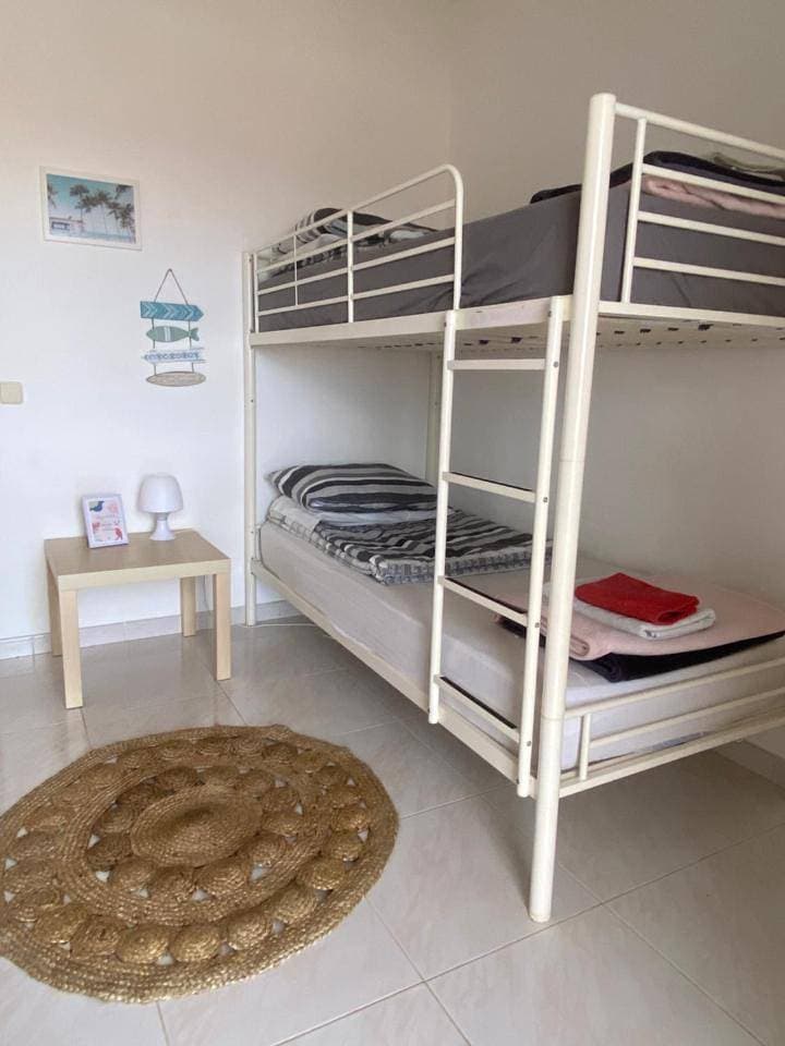 Foto 10 von 12: Standard Twin Room with Shared Bathroom and Sea View