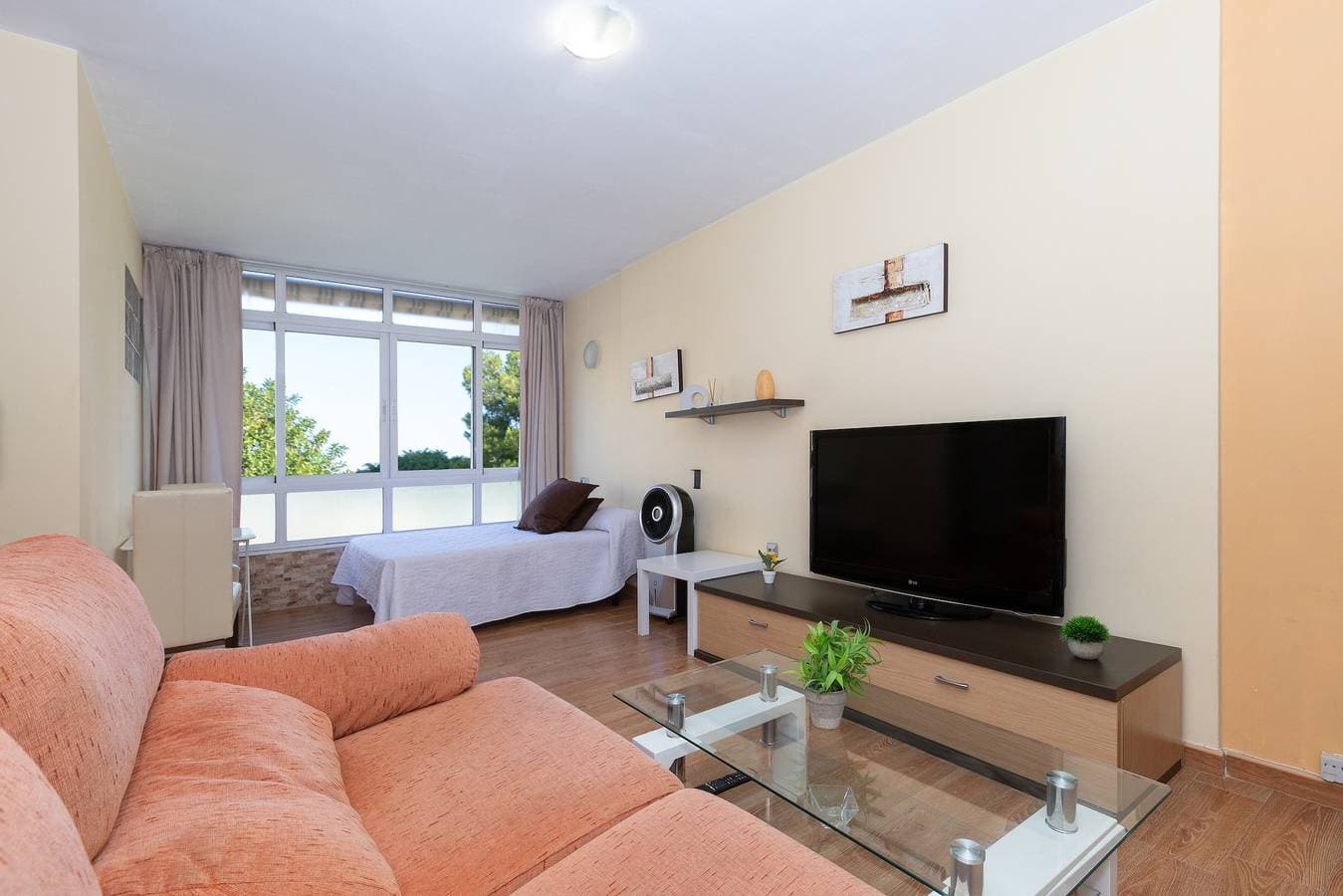 Foto 5 von 22: Einzimmerapartment 'Torremolinos' mit Gemeinschaftspool, Gemeinschaftsgarten und WLAN