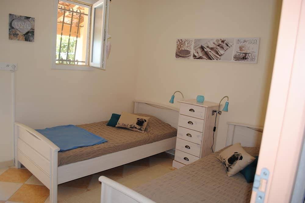 Foto 6 von 26: Haus auf einer Ebene, ruhig, mit Garten und Pool