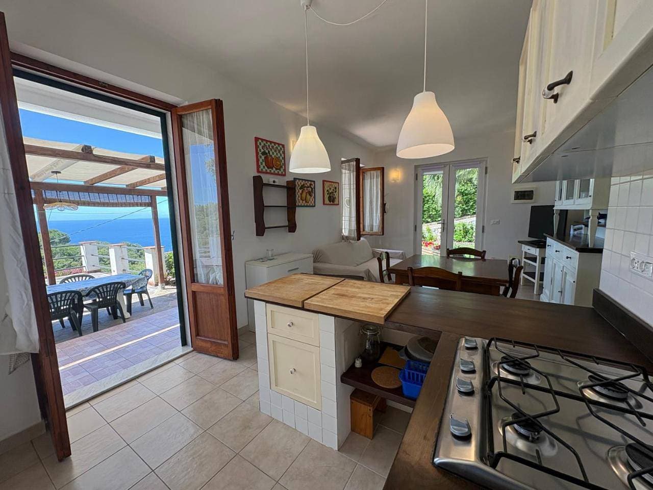 Foto 13 von 37: Two-Bedroom Apartment with Terrace and Sea View