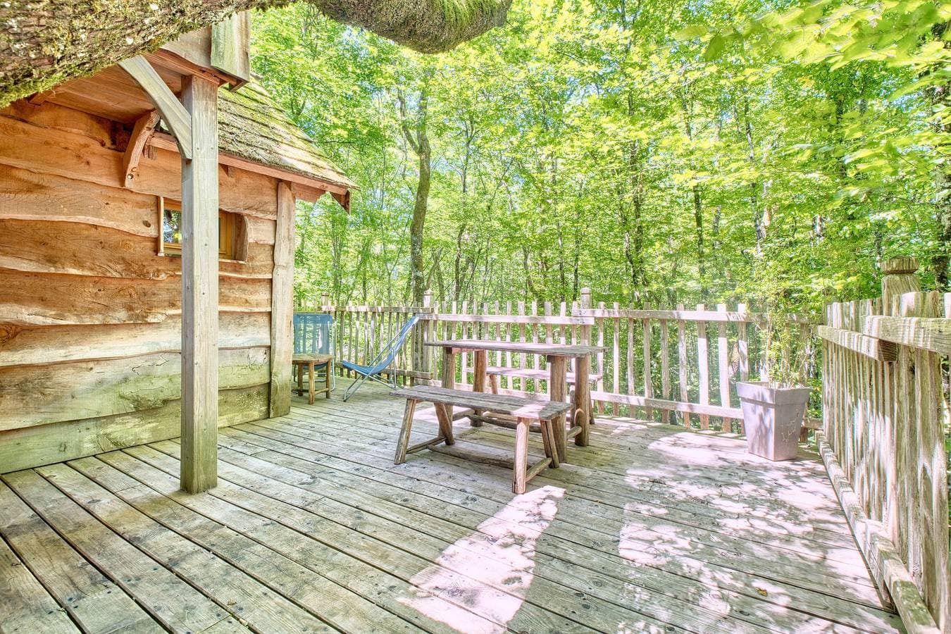 Foto 13 von 27: Cabane Amicie in den Bäumen – Natur-Retreat mit gemeinsamem beheiztem Innenpool