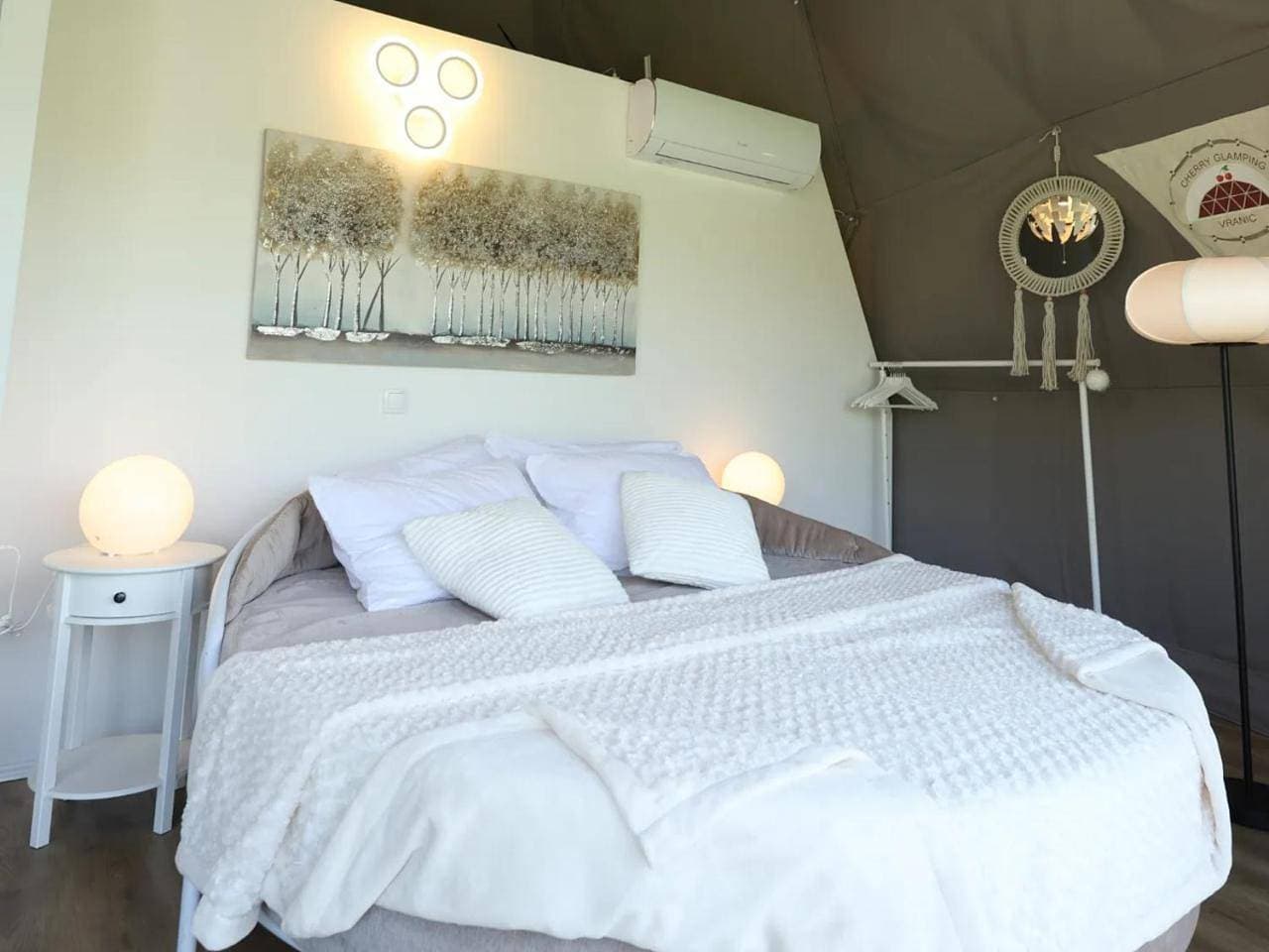 Foto 13 von 33: Tent