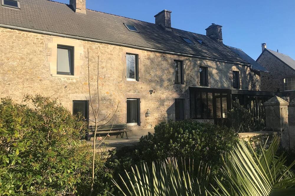 Foto 6 von 6: Chambre \"Au Grand Large\" lit de 180 Wc et Sdb 2 Petits Déjeuners Kitchenette
