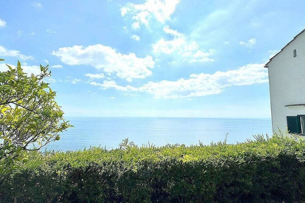 Foto 12 von 30: Villa Elidea E: A welcoming two-story cottage which faces the sun and the sea, with Free Wi-Fi.