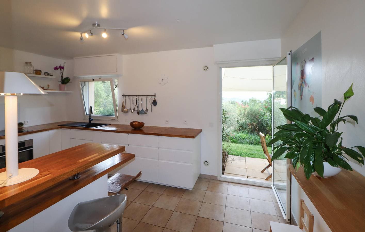 Foto 5 von 28: Opio Retreat: 200 m² großes Apartment mit Pool und Terrasse