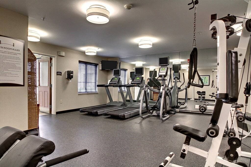 Frühstück kostenlos. Pool & Whirlpool. Fitnessstudio. Entdecken Sie Uw-Madison! 1