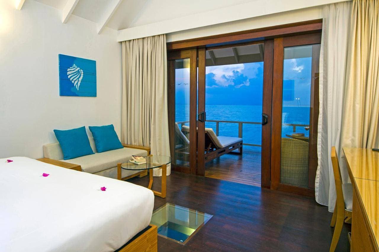 Foto 7 von 9: Special Offer - 2 Nights Beach Bungalow & 2 Nights Water Villa