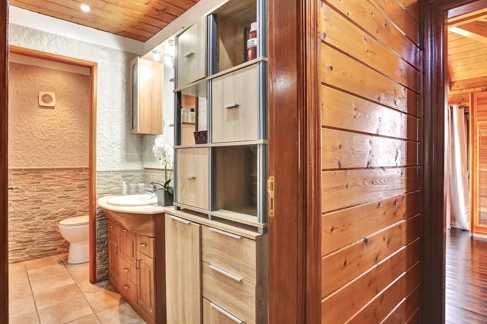 Foto 5 von 26: Wooden House with Private Pool Lush Garden
