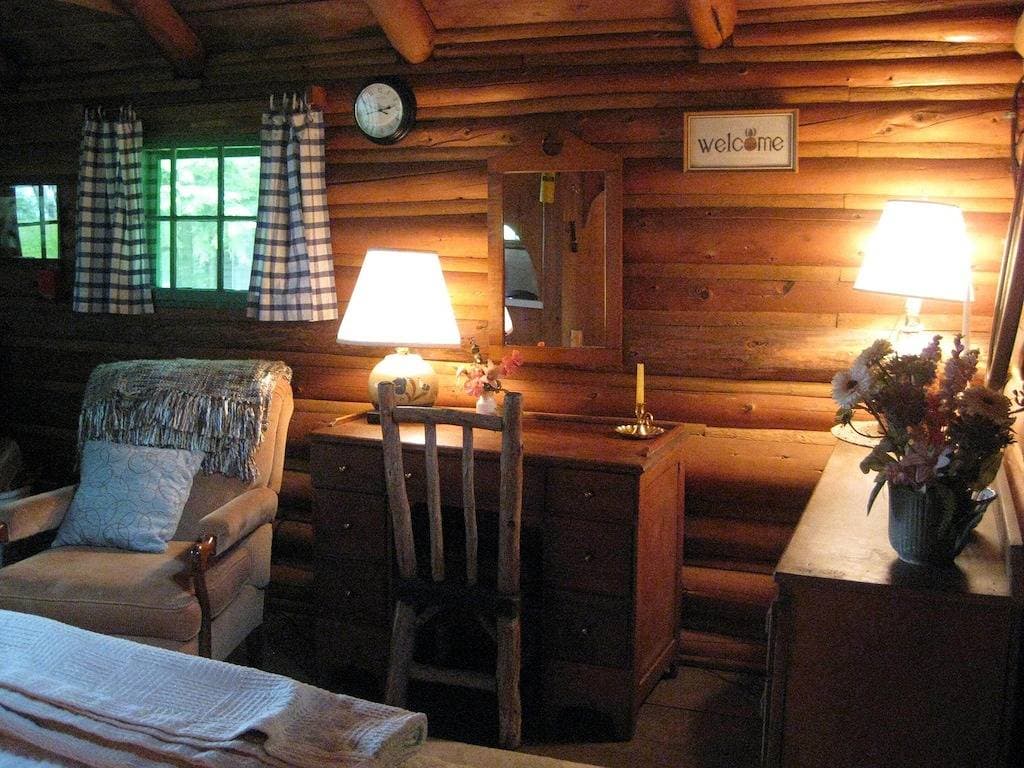 Foto 6 von 10: Das Liebesnest - eine gemütliche Blockhütte am See