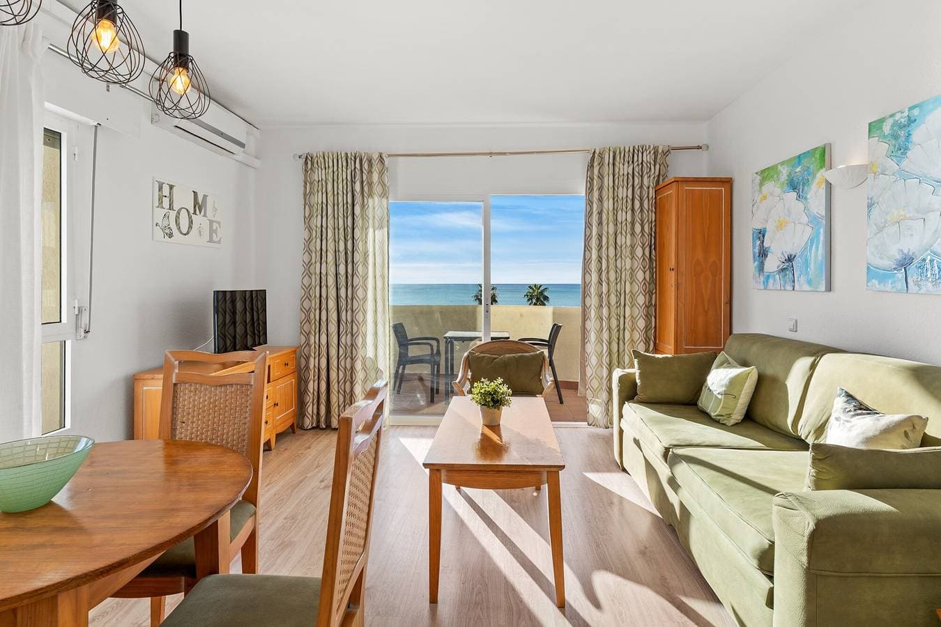 Foto 9 von 24: Apartment 'Benalbeach Sea Front' mit Meerblick, WLAN und Klimaanlage
