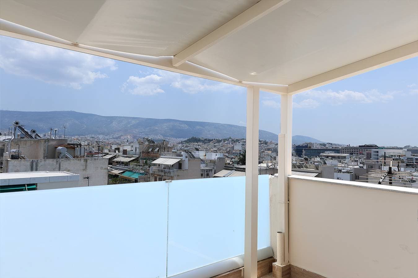 Foto 2 von 14: Liv - View and  the City Studio in Athens