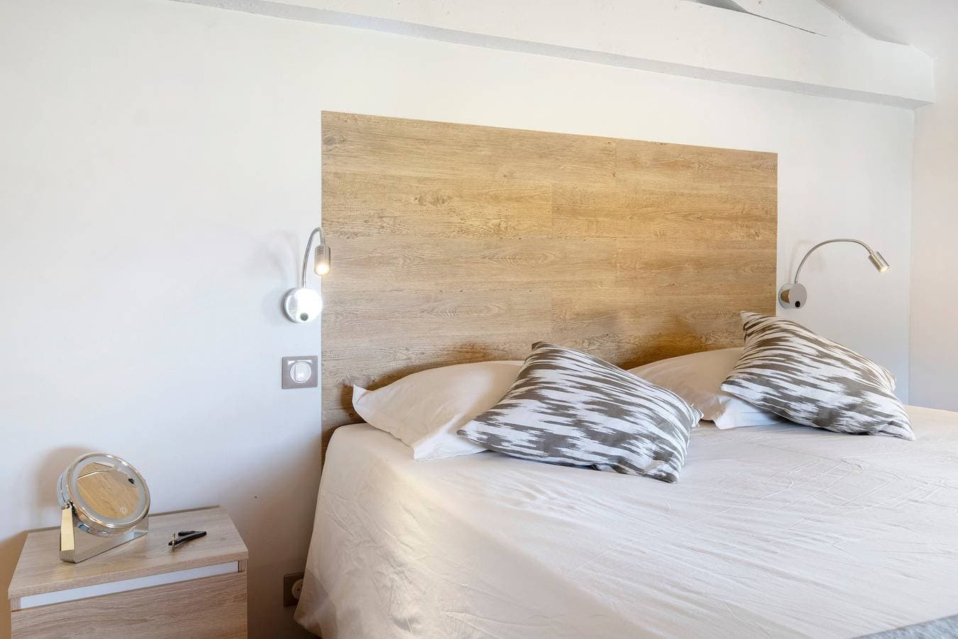 Foto 6 von 45: Chambre Iris 22 m² klimatisiert im Obergeschoss, Gemeinschaftsküche, -wohnzimmer & Garten