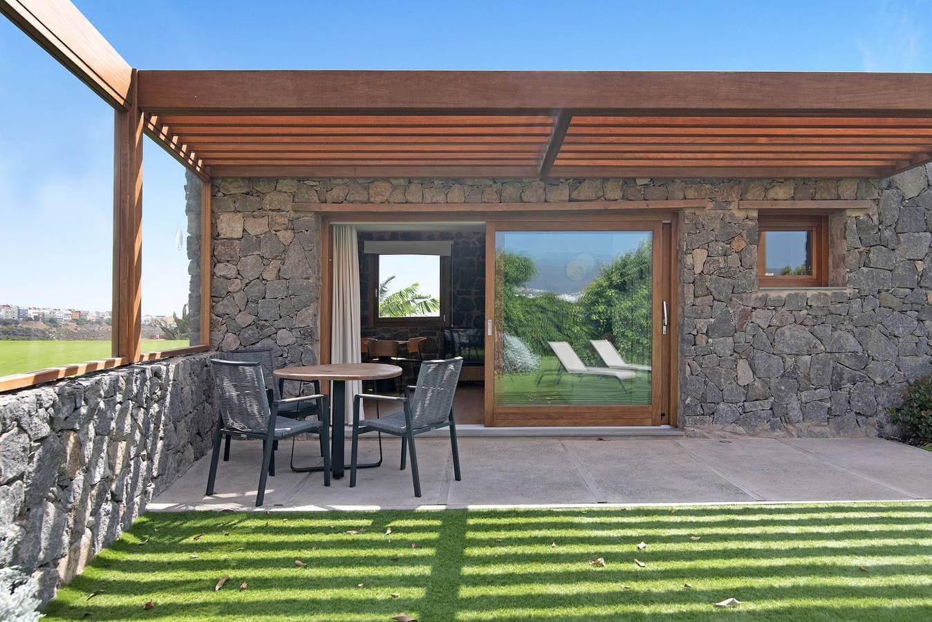Foto 2 von 28: Landhaus 'Jacaranda – Finca La Suerte Grande' mit Bergblick und Gemeinschaftspool