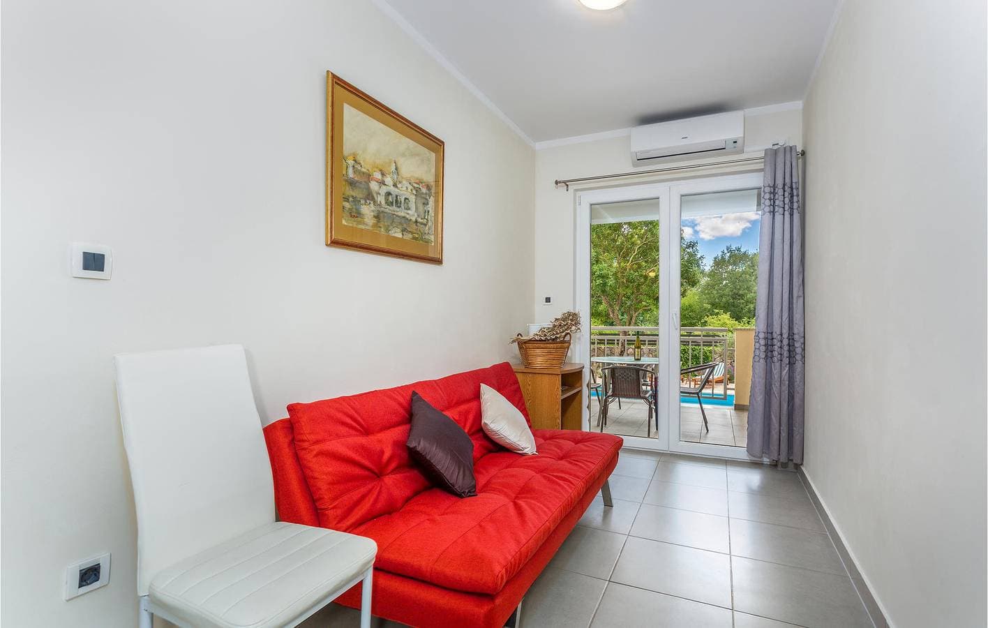 Foto 9 von 39: Gemütliche Ferienwohnung mit WLAN, Terrasse und Pool – 1 km vom Strand von Jert entfernt