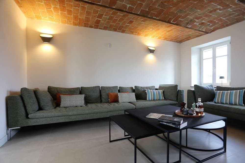 Foto 7 von 30: Spectacular villa with private pool and views on the vineyards and the alps