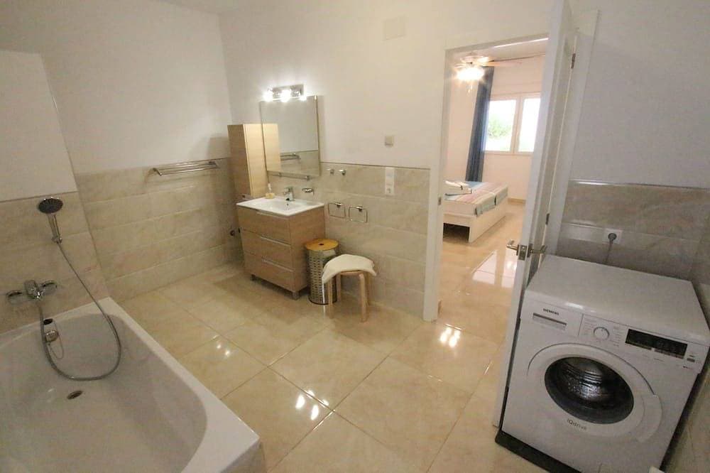 Foto 8 von 29: Villa mit privatem pool und panoramablick auf die Küste!