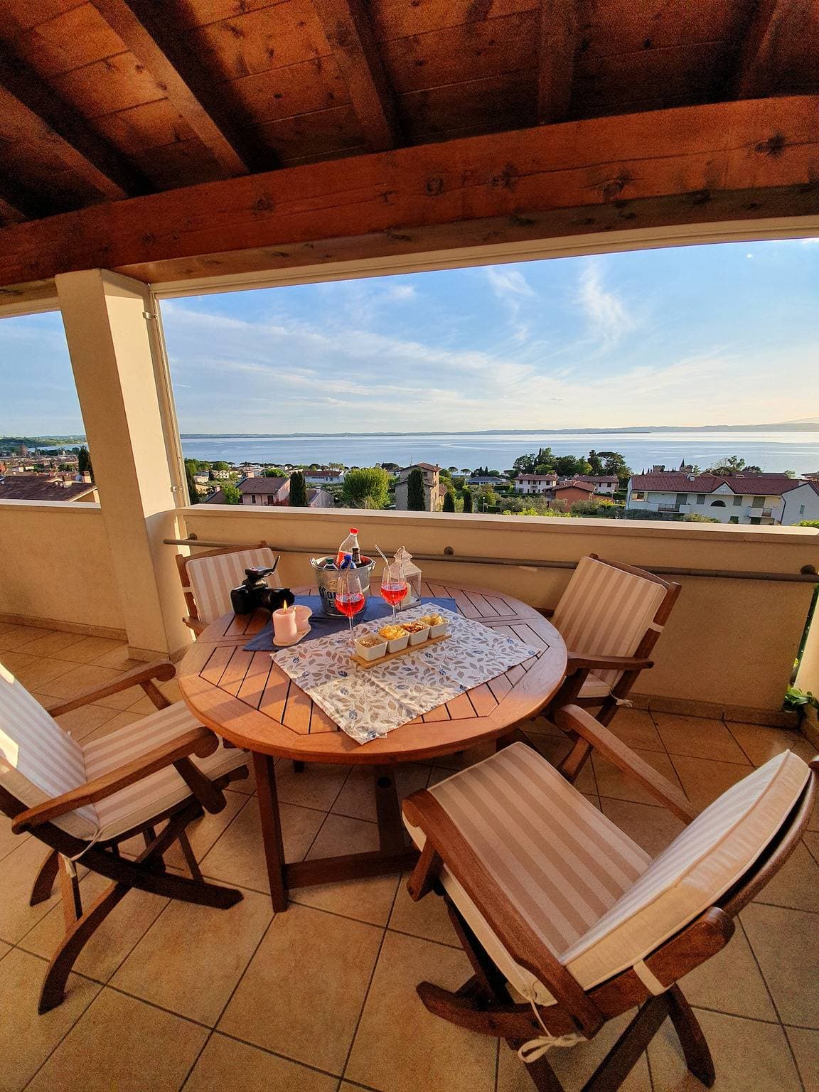 Foto 7 von 44: Regarda - "Perla Del Garda" Wohnung in Lazise mit Terrasse mit Seeblick und Pool