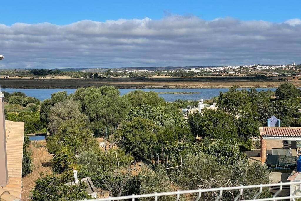 Spacious Villa. Large Rooftop. 4 Bedroom Sleeps 8 1