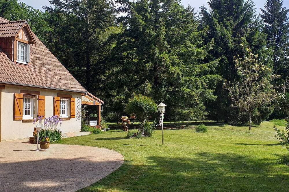 Ferienhaus 'Gite La Chenevelle' mit privater Terrasse, Garten und WLAN 1