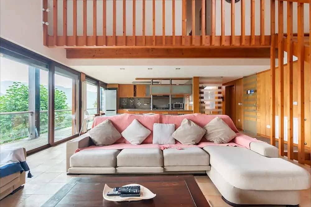 Wonderful 5-bedroom villa in Rio Caldo perfect for your getaway 1