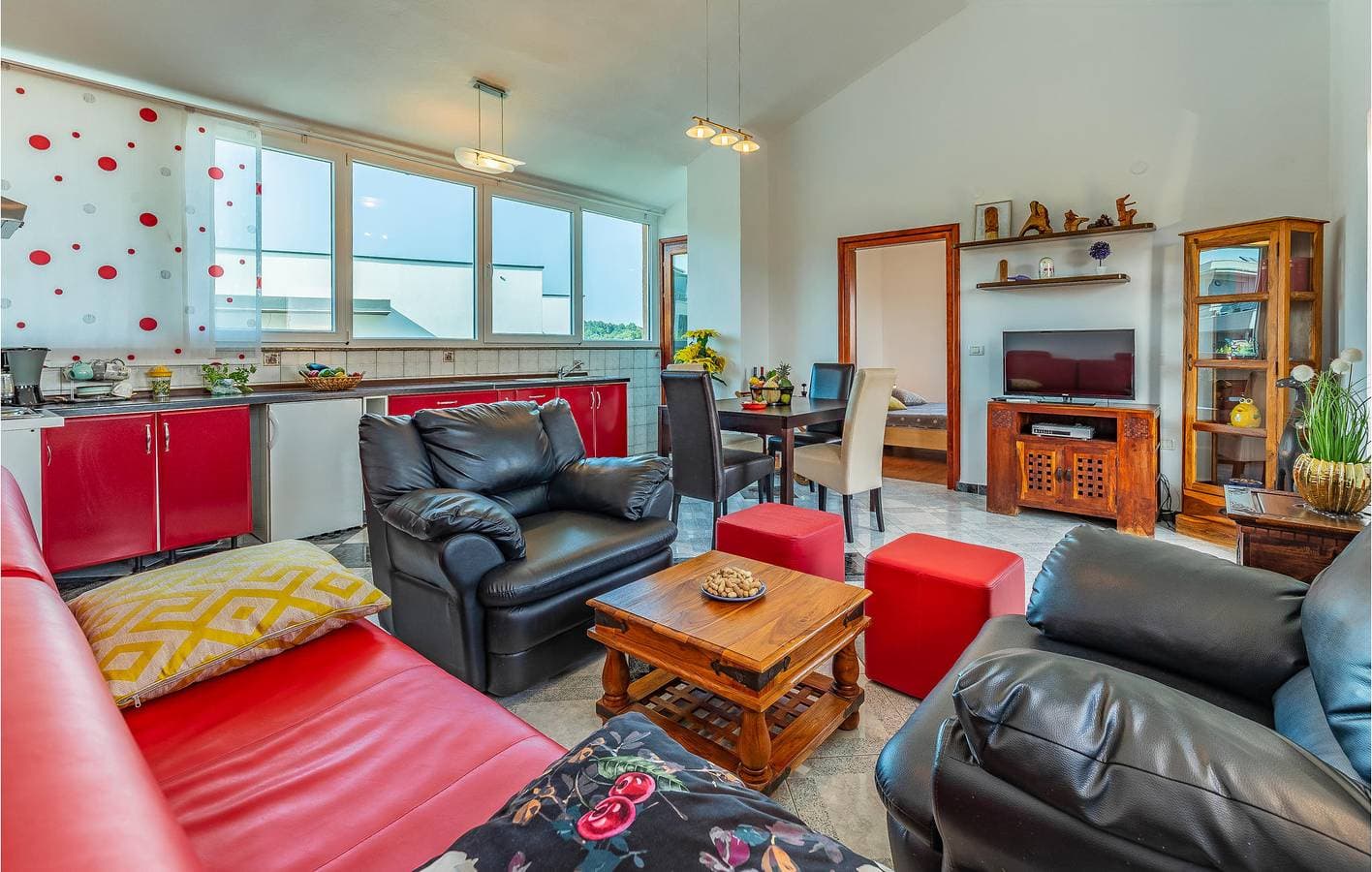 Foto 6 von 41: Apartment am Meer mit Terrasse, WLAN und Parkplatz in der Nähe des Strandes Bijeca