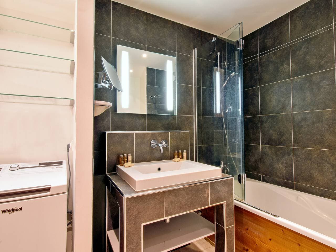 Foto 6 von 10: Gemütliches Herzstück Courchevel 1850: 2 Schlafzimmer, Ski-Kabinen, Willkommensgeschenk