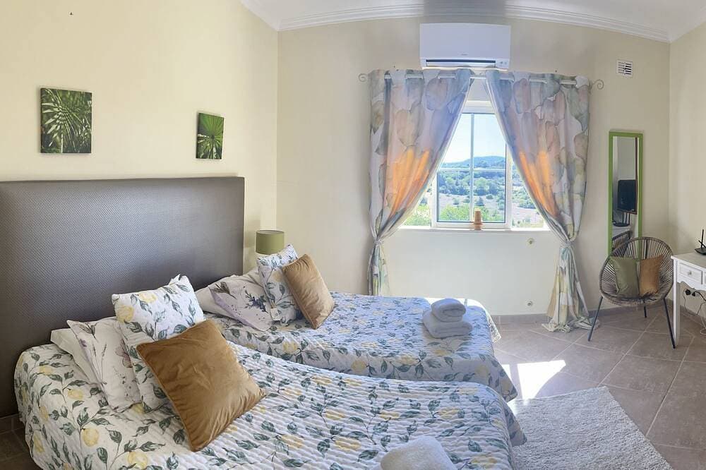 Foto 5 von 30: Luxusvilla auf eigenem Grundstück, 4 Schlafzimmer, 4 Badezimmer mit beheiztem Pool