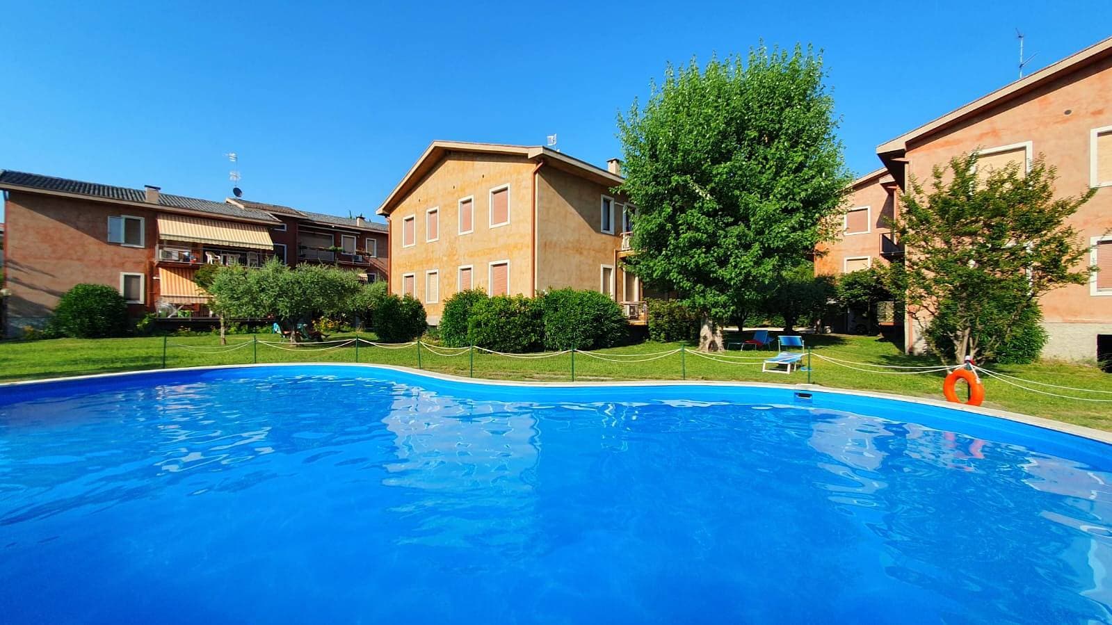 Foto 3 von 34: Regarda - "Edda" Dreizimmerwohnung mit Schwimmbad im Zentrum von Lazise