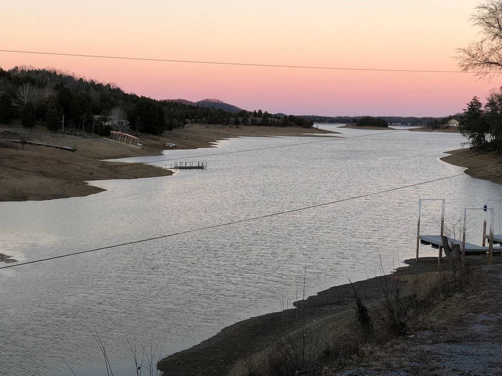 Foto 9 von 34: * Neue Liste * Douglas Lake Front Cabin Retreat mit Bootsrampe und eigenem Dock
