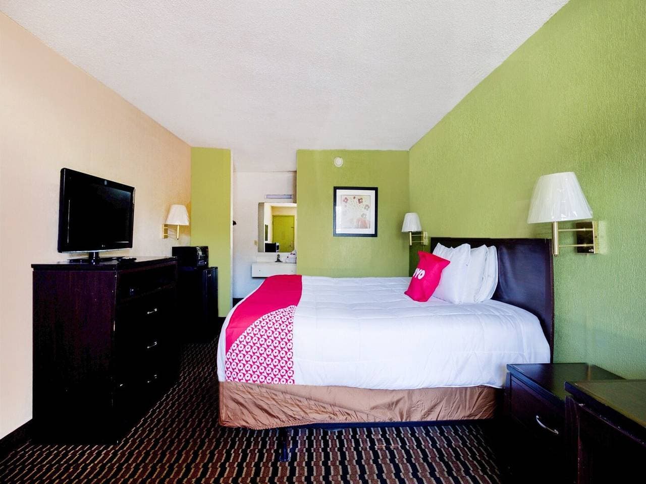 Foto 4 von 10: Kingsize-Bett | Rauchen erlaubt | Pensacola, Florida