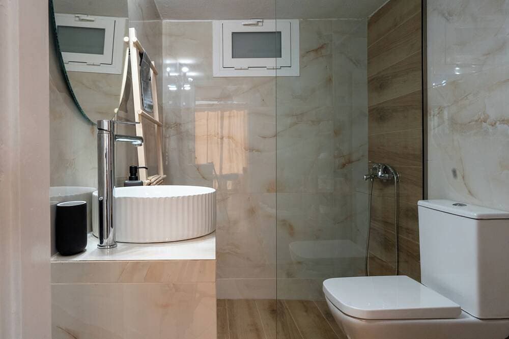 Foto 5 von 12: Seaside Retreat in Southern Crete: Modern Flat, Walking Distance from the Sea.