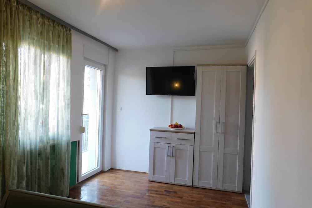 Foto 5 von 24: App for 2 with heated pool, nice garden and bbq