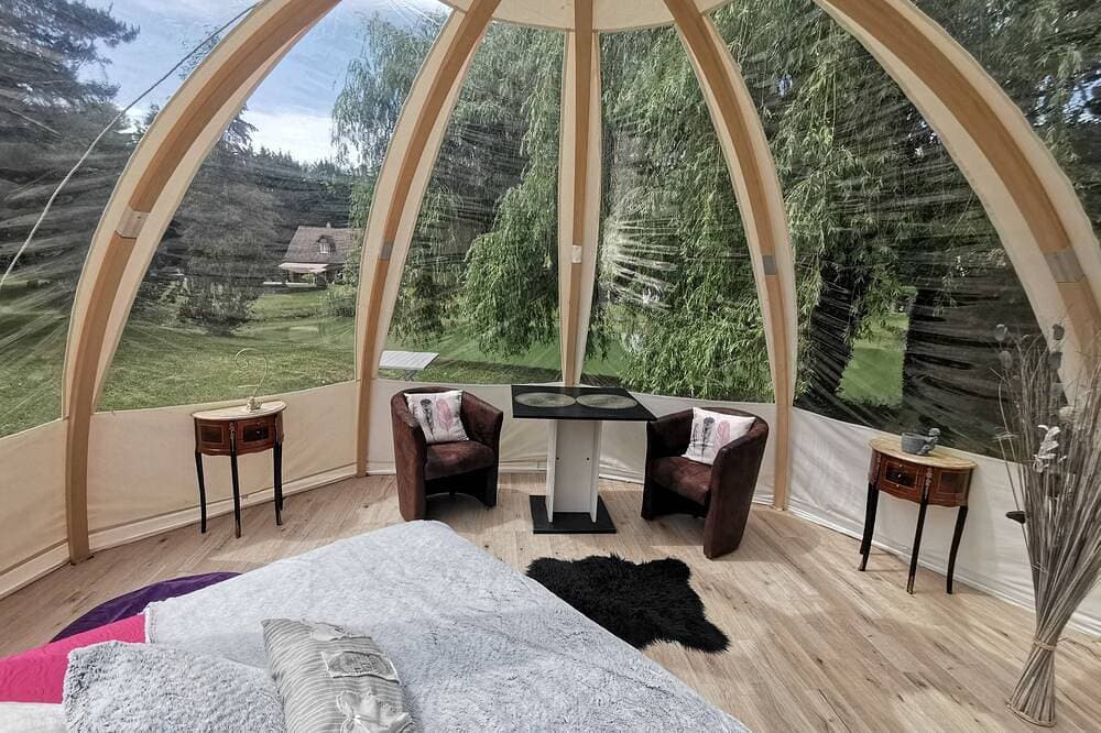 Foto 8 von 27: Gästezimmer „Bulle des Châteaux“ mit WLAN und Pool