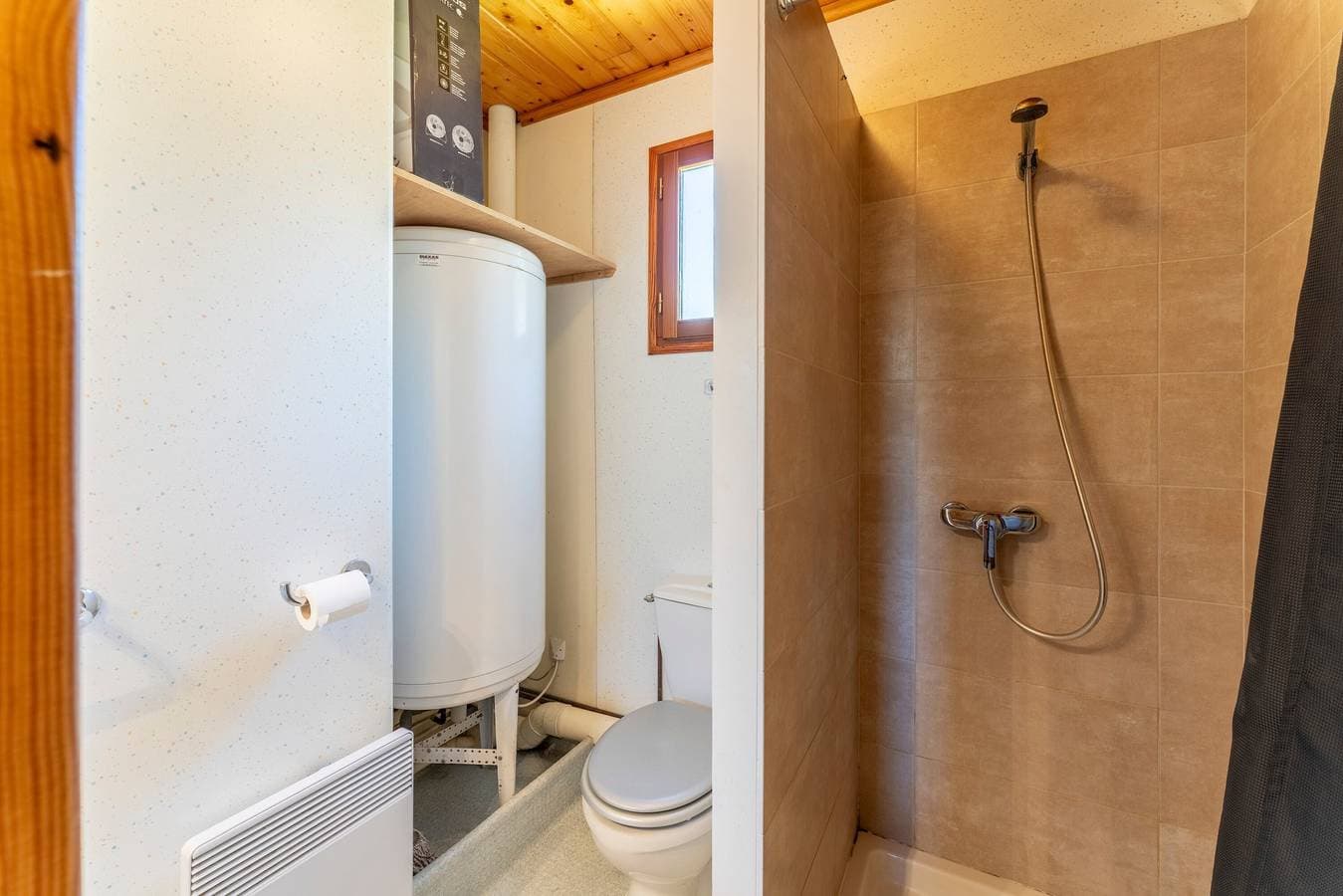 Foto 12 von 28: Chalet 'Gite Lavande' mit Gemeinschaftspool, privater Terrasse und WLAN