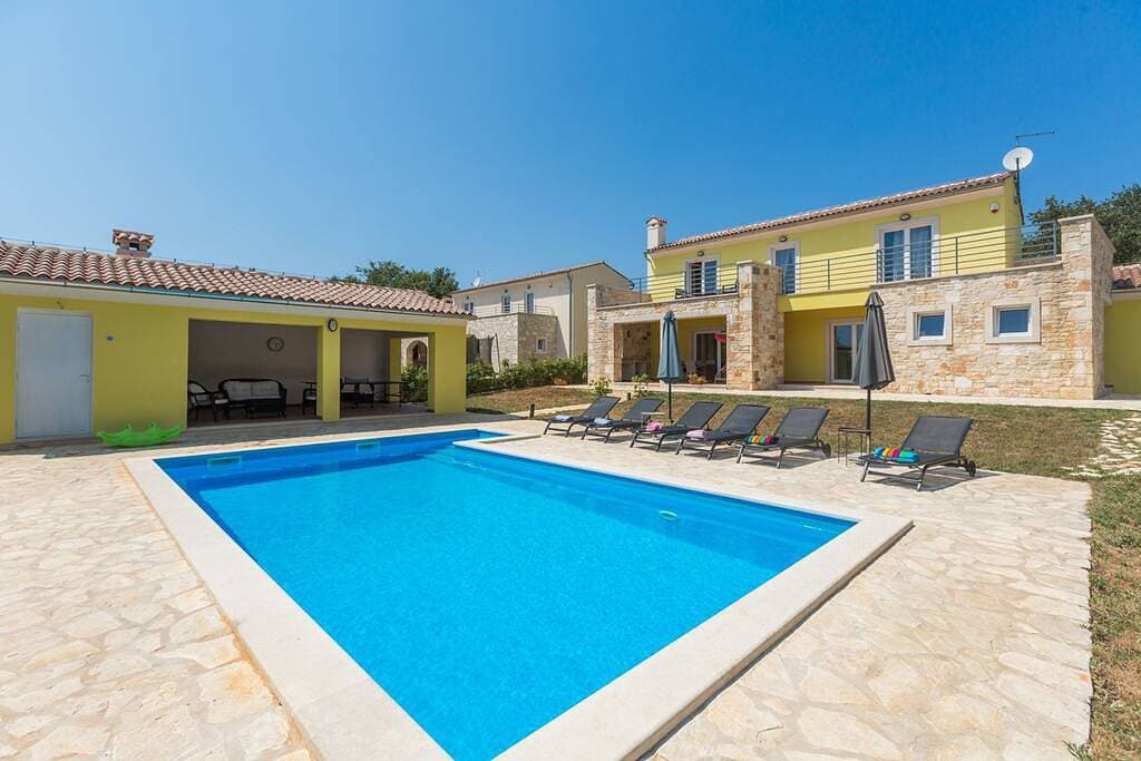Foto 3 von 44: Villa für 6 Personen mit Garten