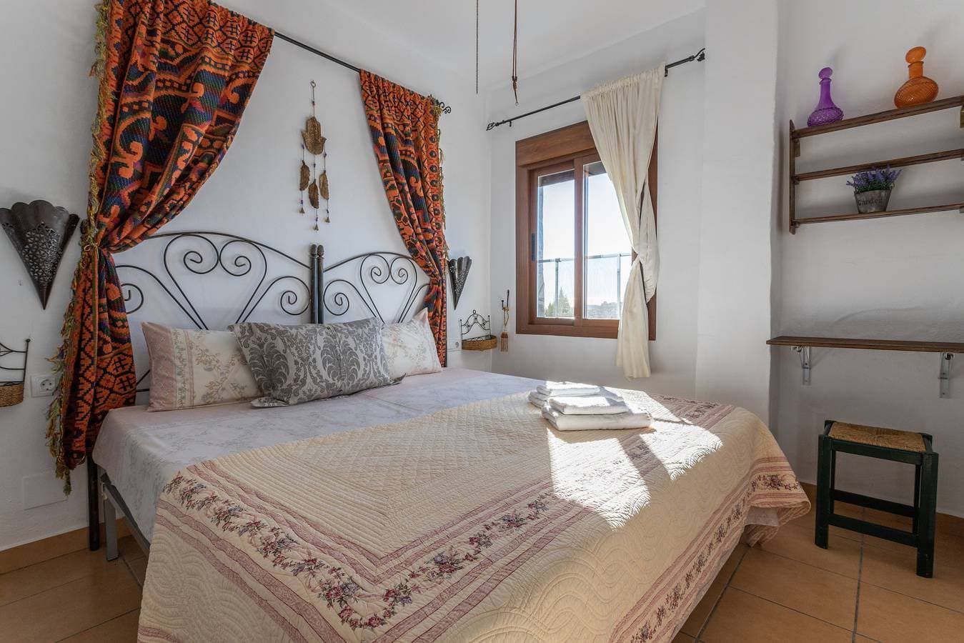 Foto 12 von 26: Ferienwohnung "Alma" mit Bergblick, Pool, Whirlpool, WLAN, A/C & Terrasse