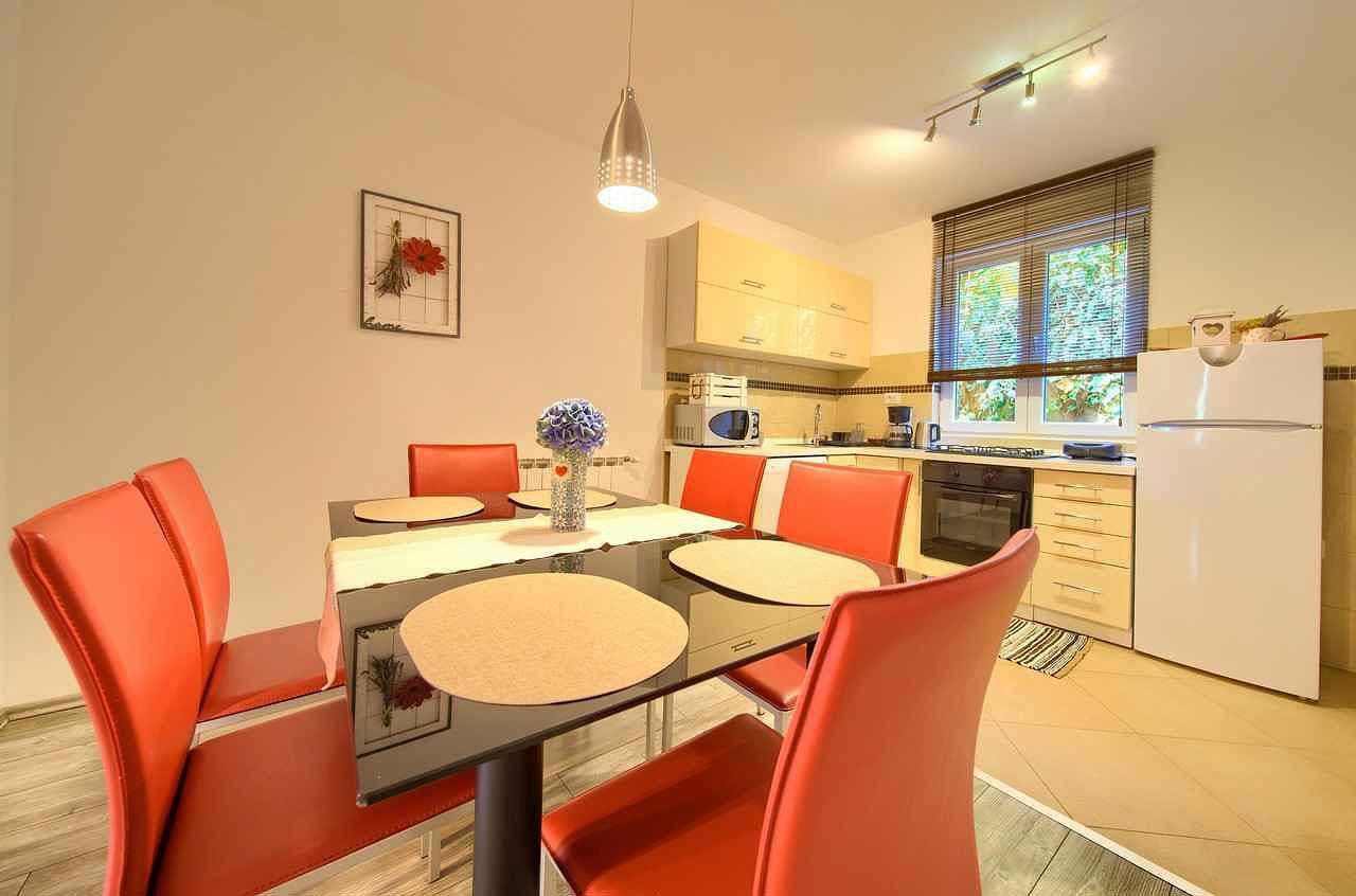 Foto 9 von 25: Ferienwohnung mit Balkon und Klimaanlage