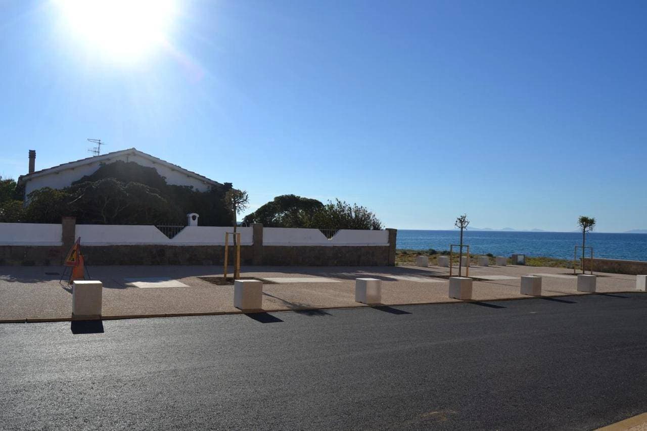 Miramare struttura sulla spiaggia 1