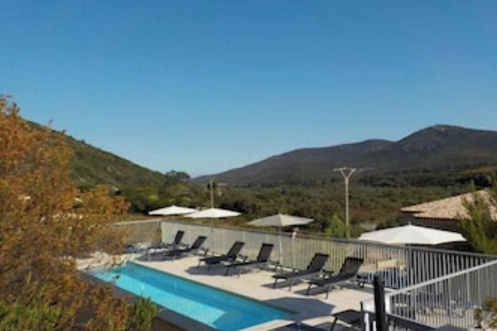 Apt heated pool, wifi, 2 bedrooms, air conditioning, 7 min beach 1 min river 1