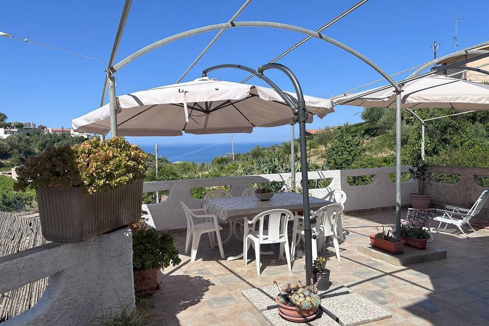 Foto 11 von 12: Bosa Bouganville Apartment with Sea View