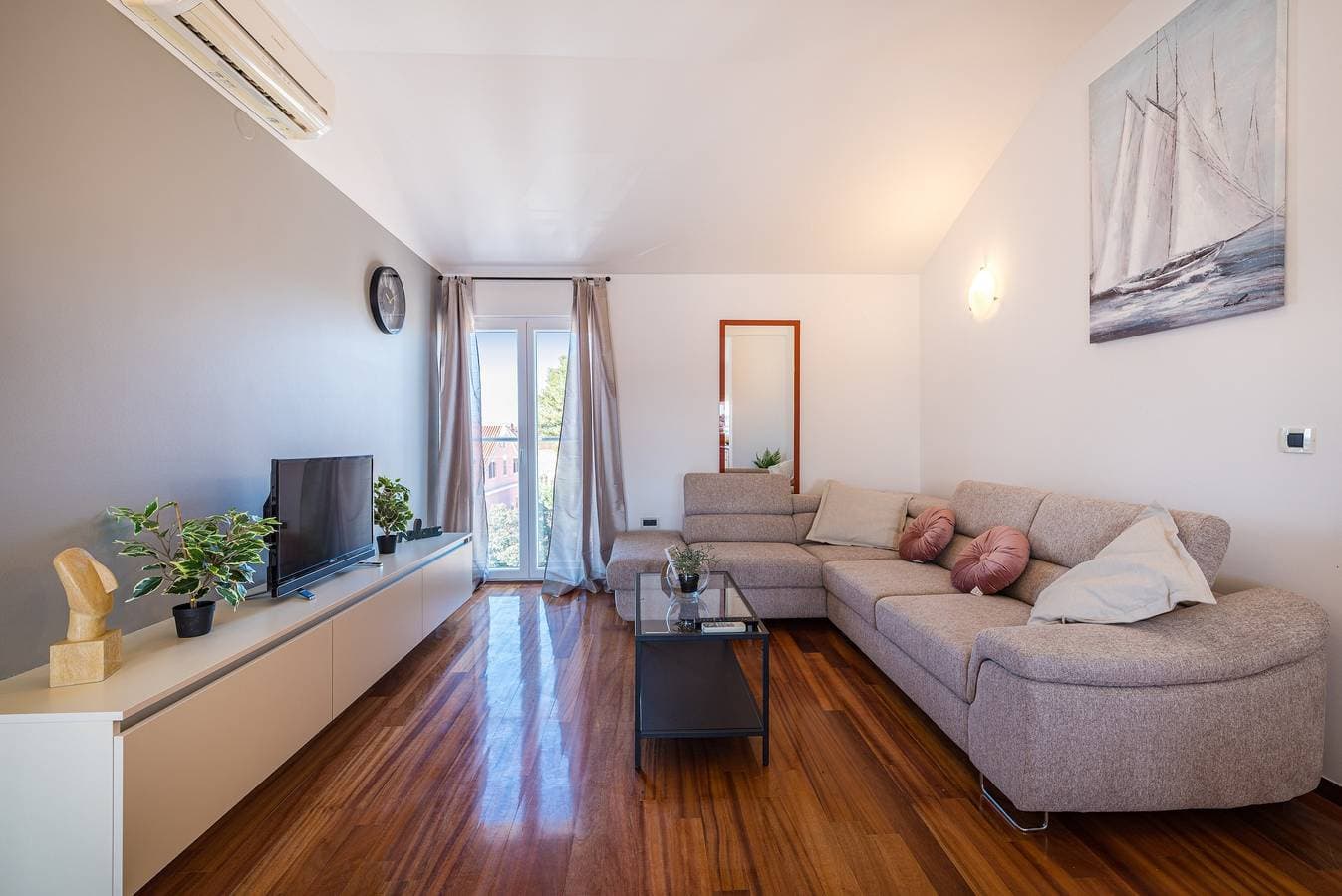 2-Zimmer-Ferienwohnung mit Balkon und Meerblick Biograd na Moru, Biograd -a 1
