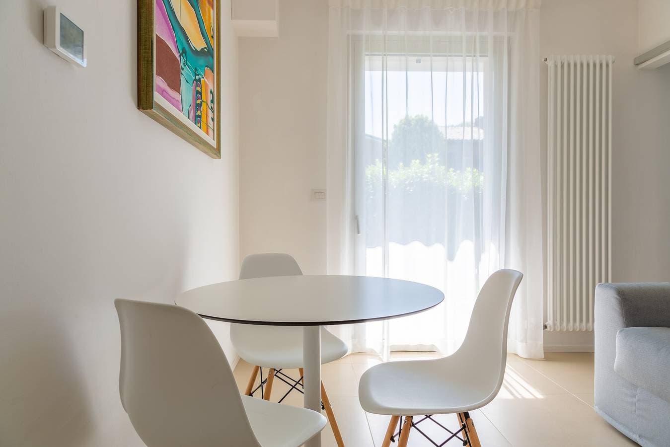 Foto 5 von 27: Moderne Ferienwohnung "Baseventuno 3" mit Pool