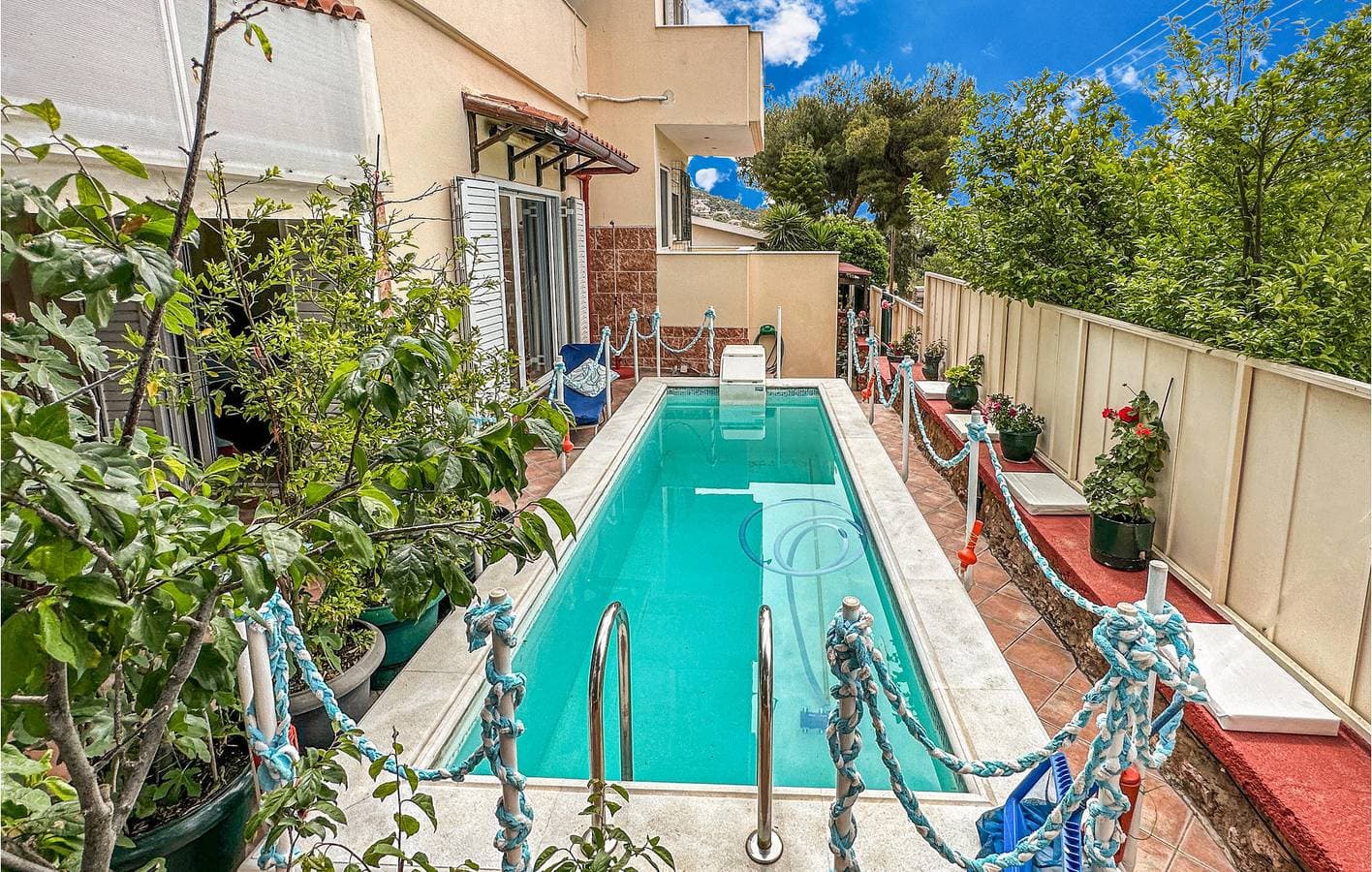 Foto 10 von 29: Apartment am Meer mit Pool und Terrasse – Agia Marina