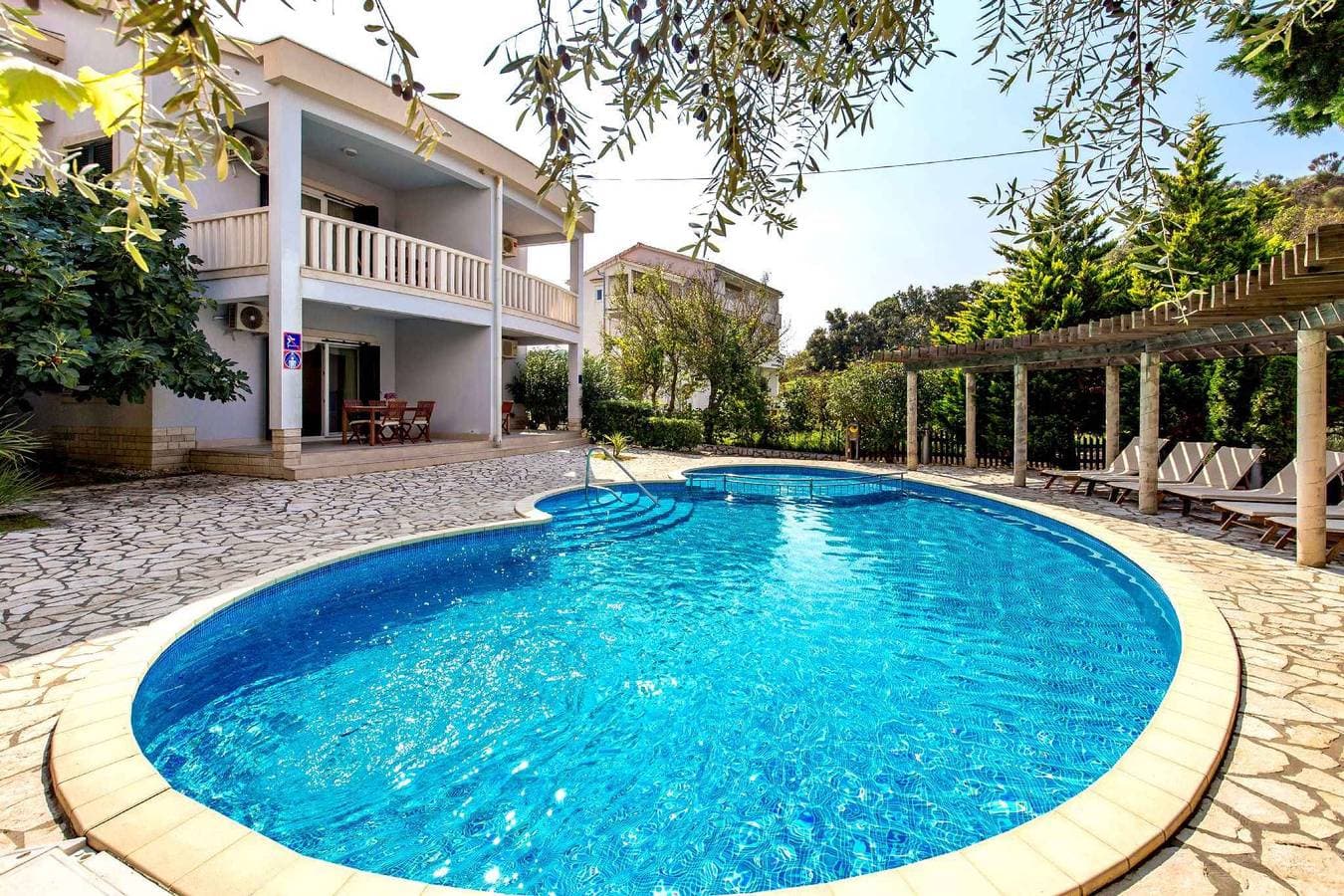Foto 3 von 38: Ferienwohnung mit Pool