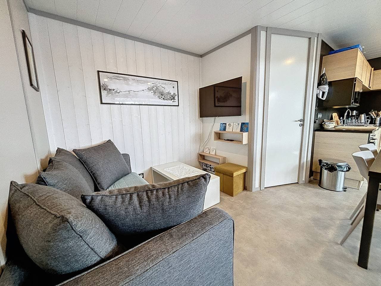 Foto 6 von 28: Luxuriöses Chalet mit beheiztem Pool, WLAN, 4 Schlafplätze, Strandnähe